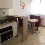 Maja Apartman *