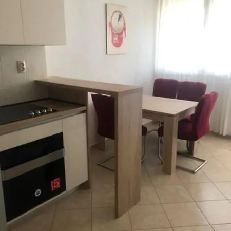 Maja Apartamento *