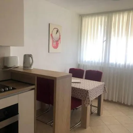 Maja Apartment *